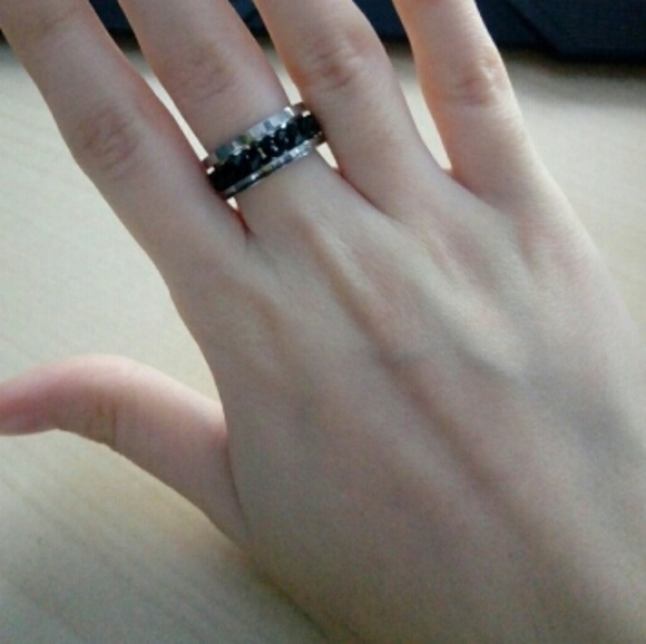Unisex silver Band ring  black spinning chain New with tags ! - Picture 3 of 5